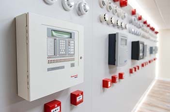 Все об автоматической пожарной сигнализации: установка, функции и принцип работы 