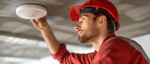 Шумят и ложные срабатывания: как правильно настроить пожарную сигнализацию на предприятии