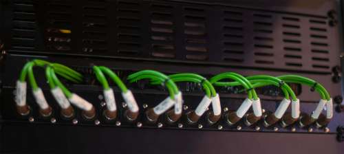 PoE (Power over Ethernet) для систем безопасности: просто о сложном